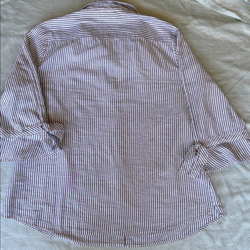 Anne Klein White and Blue Striped Button-Up

From Pet /smoked free home - Picture 5 of 7